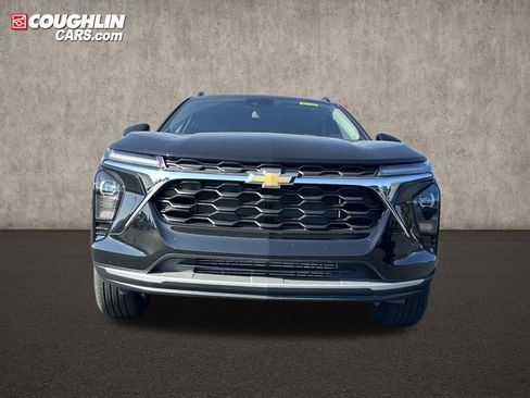 New 2025 Chevrolet Trax LT w/ Driver Confidence Package image 2