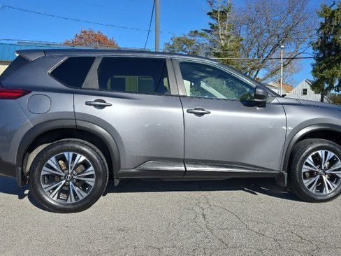 Used 2023 Nissan Rogue SV image 6