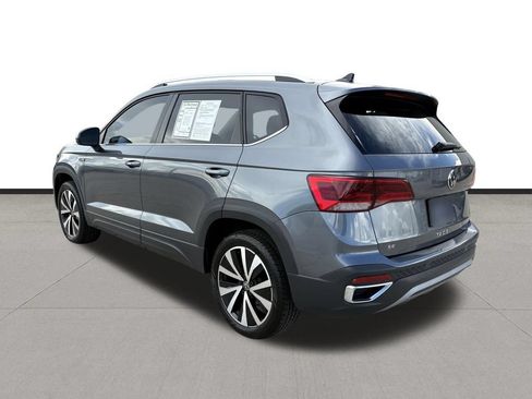 Used 2024 Volkswagen Taos SE FWD image 3