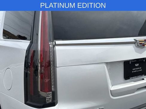 Used 2020 Cadillac Escalade Platinum AWD/4WD image 40