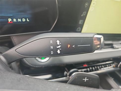 Used 2025 Chevrolet Equinox LT w/ Convenience Package II image 16