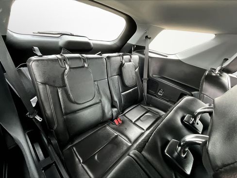 Used 2022 Ford Explorer XLT w/ Equipment Group 202A image 19