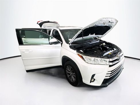 Used 2019 Toyota Highlander XLE image 37