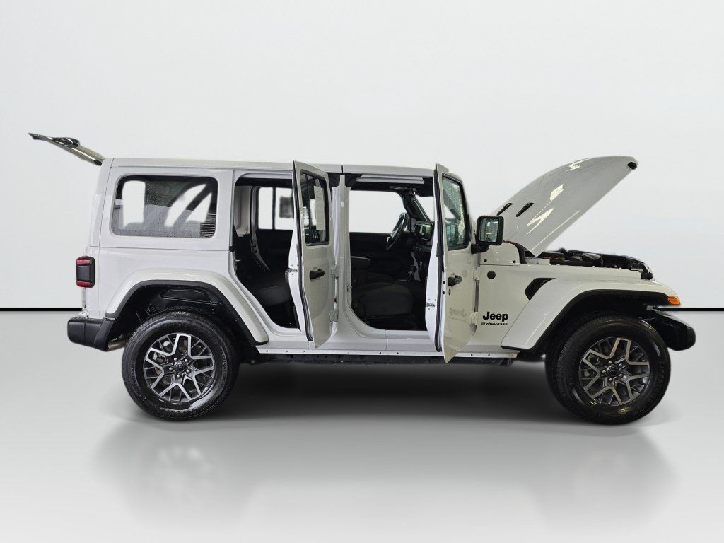 Used 2025 Jeep Wrangler Unlimited Sahara AWD/4WD image 9