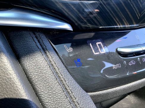 Used 2025 Cadillac XT6 Premium Luxury AWD/4WD image 24