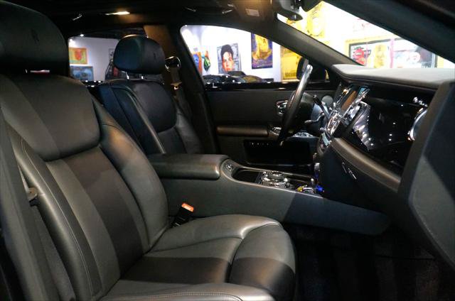 Used 2015 Rolls-Royce Ghost RWD image 19