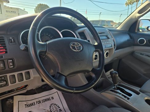 Used 2006 Toyota Tacoma PreRunner image 11