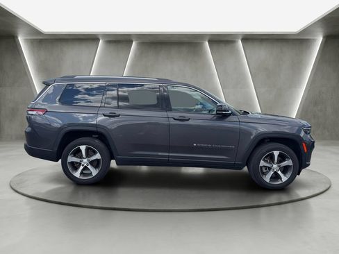Used 2023 Jeep Grand Cherokee L Limited AWD/4WD image 8