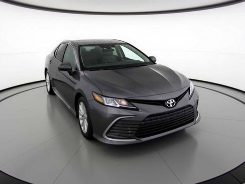 Used 2023 Toyota Camry LE image 3