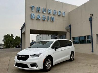 Used 2024 Chrysler Pacifica Touring-L