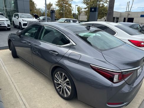 Used 2020 Lexus ES 350 w/ Premium Package FWD image 3