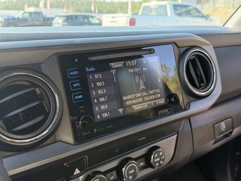 Used 2019 Toyota Tacoma TRD Off-Road w/ Technology Package image 20