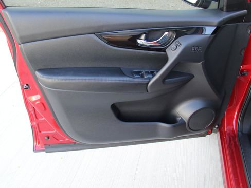 Used 2022 Nissan Rogue Sport SV w/ Technology Package image 22