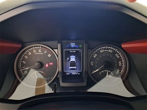 Used 2018 Toyota Tacoma TRD Off-Road image 27