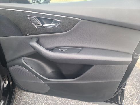 Used 2019 Audi Q8 Premium image 33