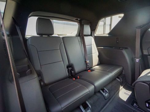 Used 2023 Chevrolet Traverse Premier w/ Redline Edition image 41