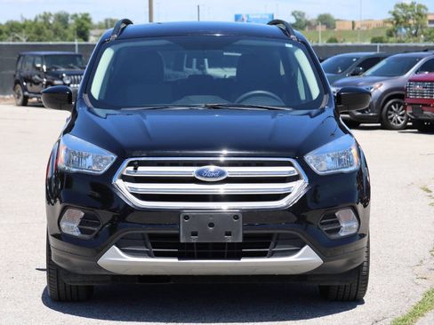 Used 2018 Ford Escape SE w/ SE Sync 3 Package AWD/4WD image 5