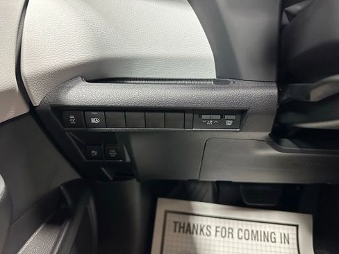 Used 2025 Toyota Sienna LE FWD image 17