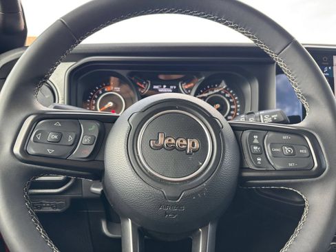 Used 2025 Jeep Wrangler Unlimited Sport AWD/4WD image 25