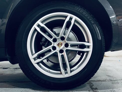 Used 2017 Porsche Macan AWD/4WD image 17