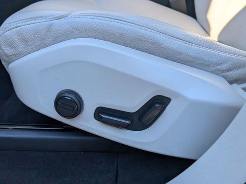 Used 2023 Volvo XC90 B6 Plus image 12