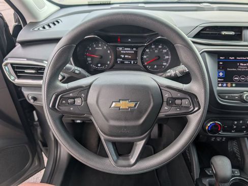 Used 2023 Chevrolet TrailBlazer LT FWD image 13
