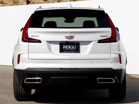 Used 2025 Cadillac XT4 Premium Luxury w/ Technology Package FWD image 6