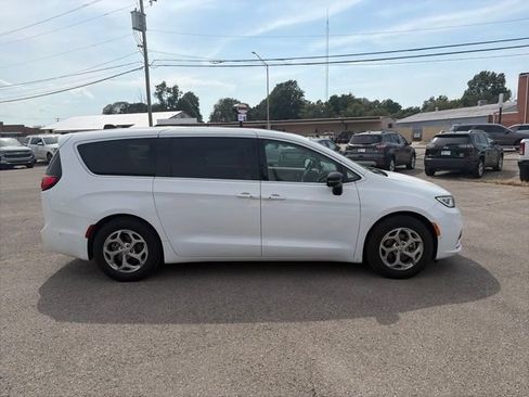 Used 2024 Chrysler Pacifica Limited w/ Trailer Tow Group FWD image 7
