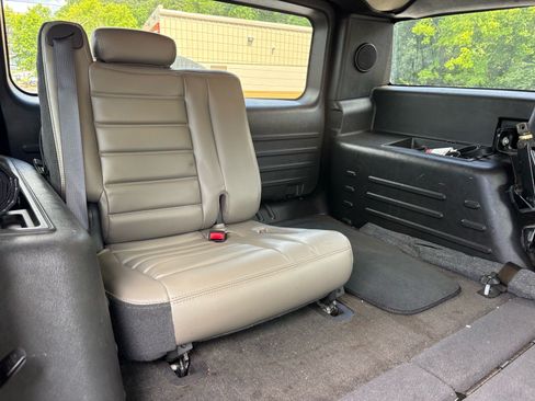 Used 2005 HUMMER H2 w/ Preferred Equipment Group AWD/4WD image 10