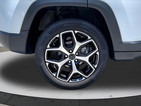Certified 2025 Jeep Compass Limited AWD/4WD image 34