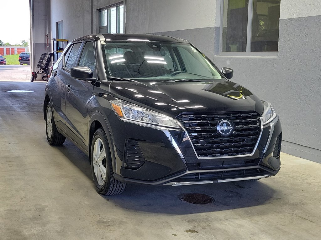 Used 2025 Nissan Kicks Play S FWD image 8