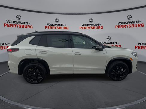 New 2026 Volkswagen Tiguan SE R-Line image 9