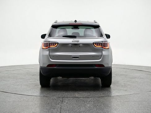 Used 2025 Jeep Compass Limited AWD/4WD image 7