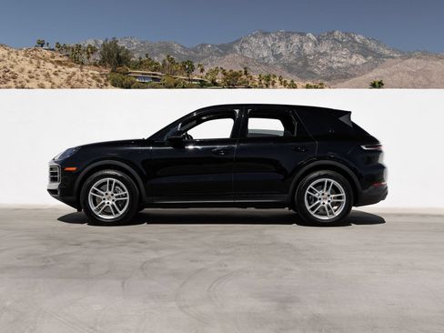 Certified 2024 Porsche Cayenne AWD/4WD image 2