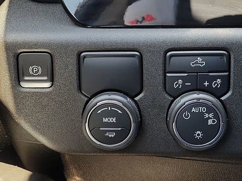 Used 2022 Chevrolet Silverado 1500 LT RWD image 16