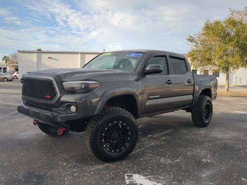 Used 2017 Toyota Tacoma SR5 image 8