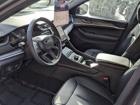 New 2025 Jeep Grand Cherokee Limited image 9