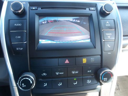 Used 2015 Toyota Camry LE FWD image 18