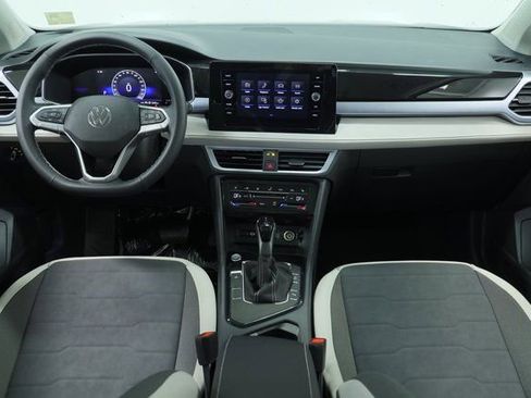 New 2025 Volkswagen Taos SE image 11