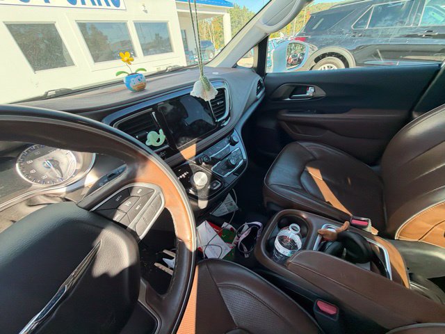 Used 2017 Chrysler Pacifica Limited FWD image 40