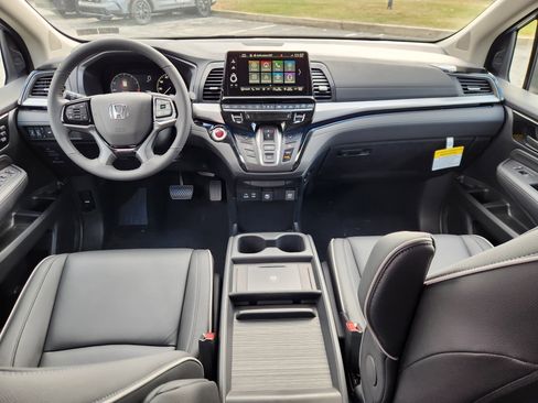 New 2026 Honda Odyssey Touring image 7