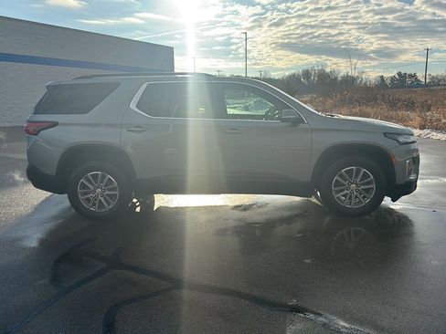 Used 2023 Chevrolet Traverse LT image 7