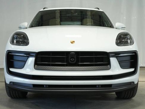 Certified 2026 Porsche Macan AWD/4WD image 11