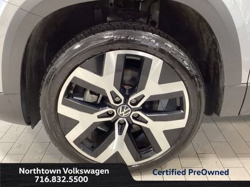 Certified 2023 Volkswagen Taos SEL AWD/4WD image 2
