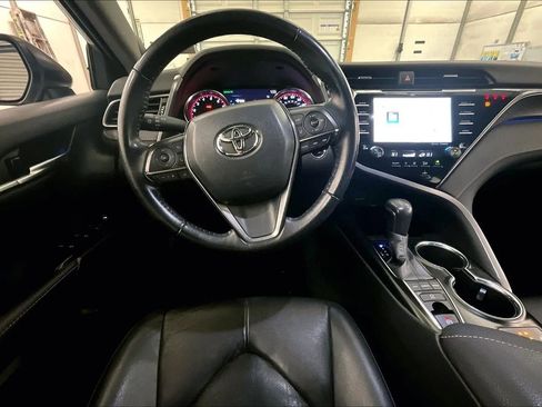 Used 2019 Toyota Camry XSE image 6