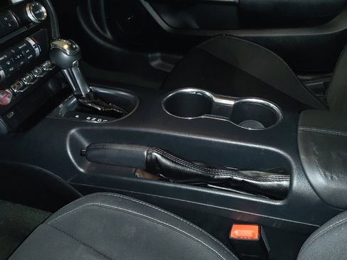 Used 2018 Ford Mustang Coupe w/ Equipment Group 101A RWD image 26