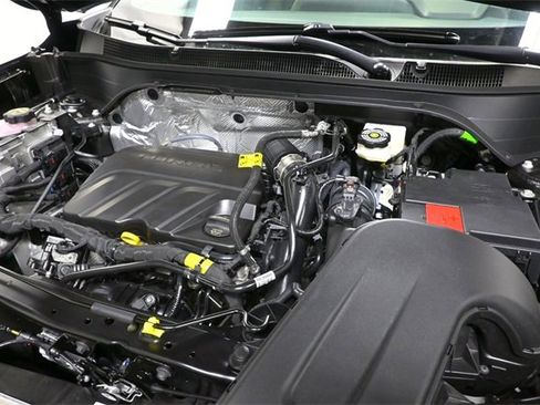 New 2025 Chevrolet Trax RS w/ Sunroof Package image 28