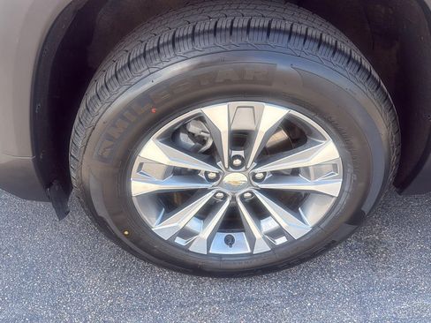 Used 2025 Chevrolet Equinox LT AWD/4WD image 10