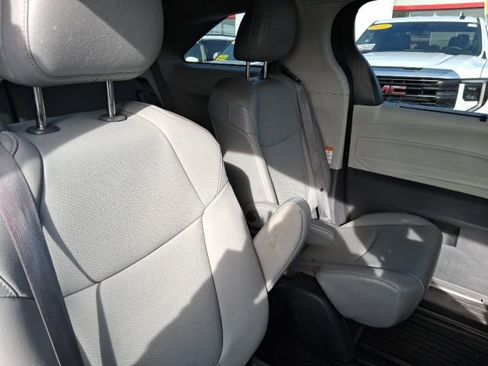 Used 2022 Toyota Sienna XLE image 10