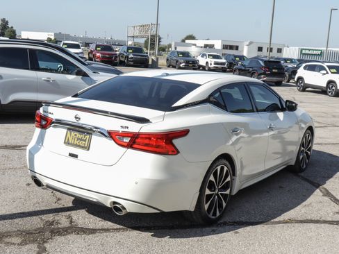 Used 2018 Nissan Maxima SR FWD image 4